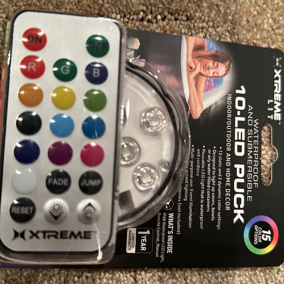 Indoor outdoor color changing LED puck - Picture 3 of 4